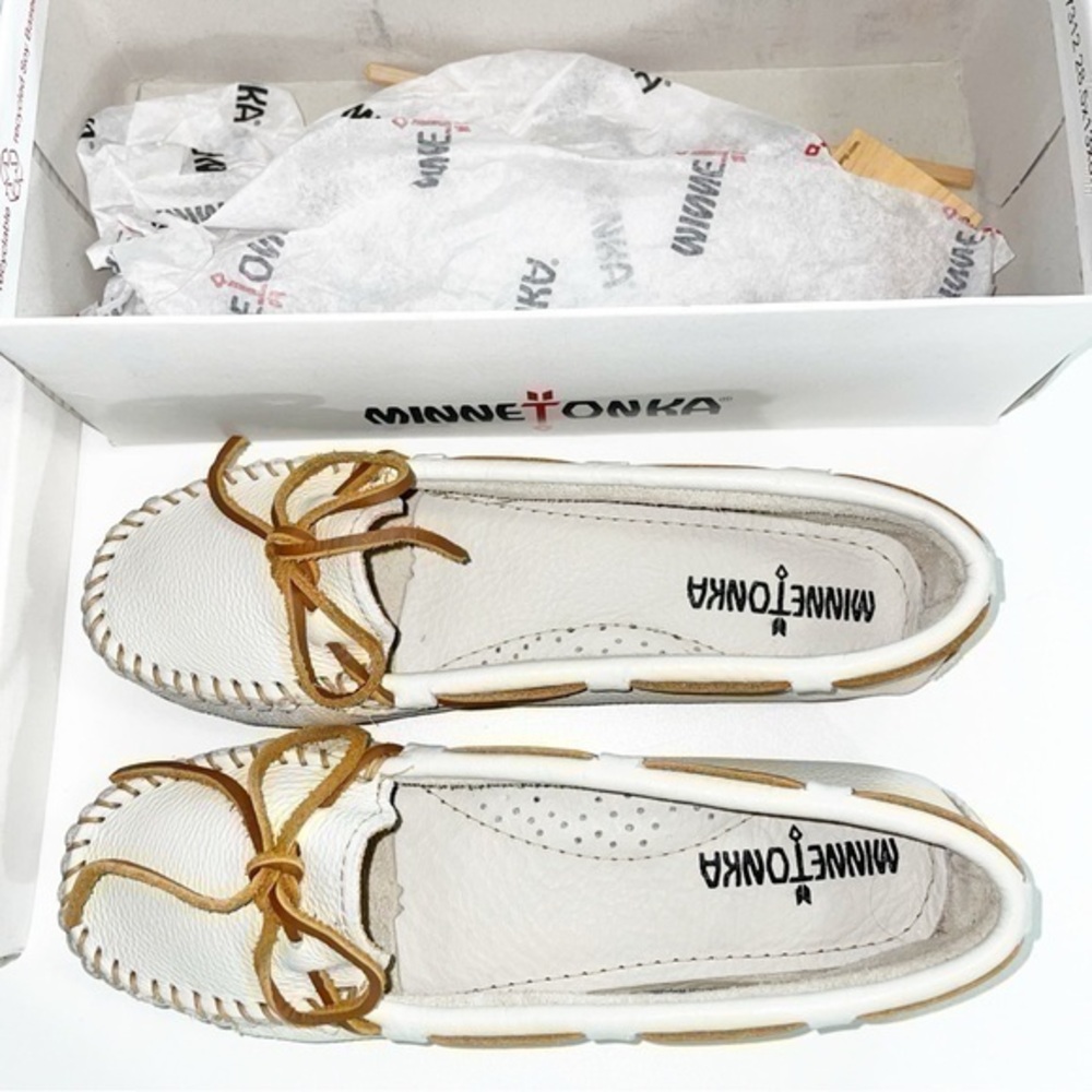 NIB Minnetonka White Moccasins